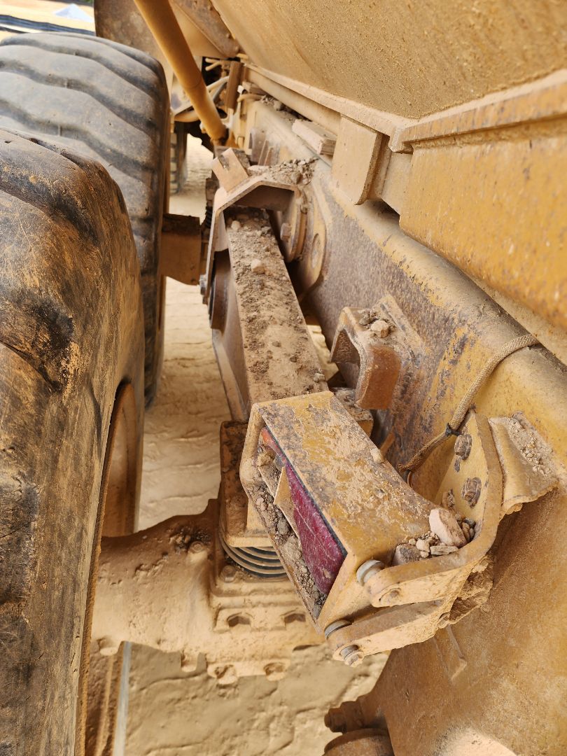 2012 CATERPILLAR 725 - Image 10